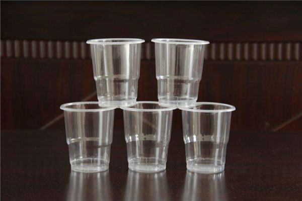 經(jīng)常用塑料杯喝水,會(huì)對(duì)人體產(chǎn)生有害物質(zhì)嗎?